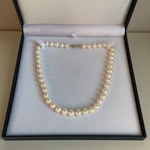 Freshwater Pearls with 925 Sterling silver clasp.